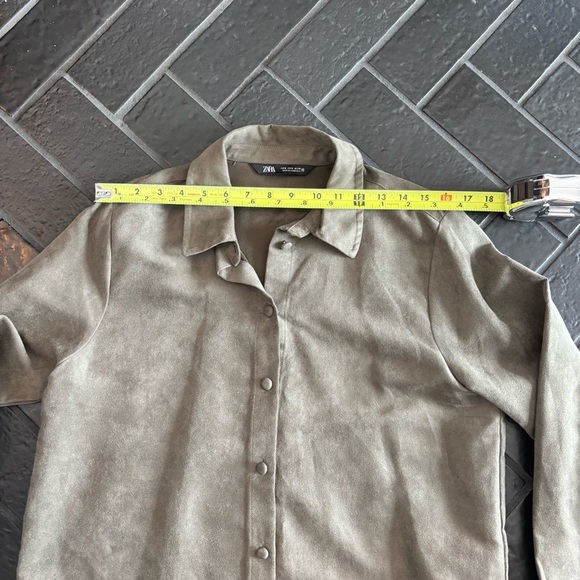 Zara faux suede Stylish Button-Up Shirt in Gray size medium - Picture 4 of 7